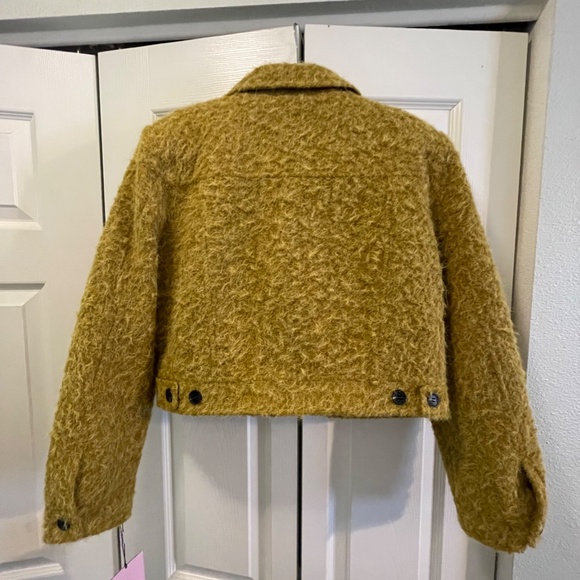 Avec Les Filles Cropped Textured Trucker Jacket - Picture 5 of 7